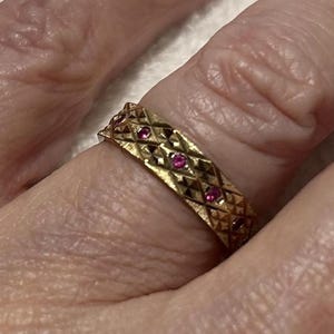 Gorgeous Vintage 9ct Gold and RUBY Ring-Full Eternity-Wedding BAND-Everyday-In a STACKABLE Setting-Uk size N 1/2-Us size 6.75-2.78 grams