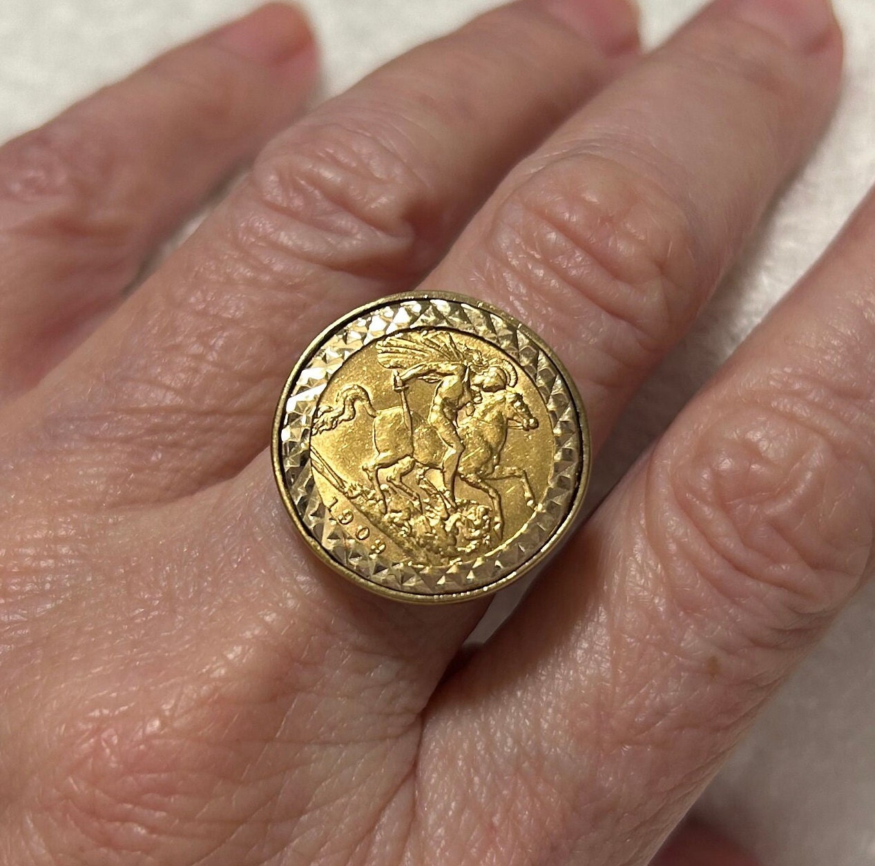 Superb English Vintage 22ct Gold-1909 Half SOVEREIGN Ring Superb English Vintage 22ct Gold-1909 Half SOVEREIGN Ring