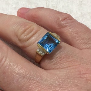 Wunderschöner Vintage Retro Style 9ct Gold -BLUE TOPAZ & DIAMOND Ring-Schliff Blautopas flankiert von Six Diamonds-Uk Größe O-Us Gr. 7-3.44 gms
