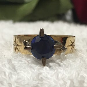 Superb Vintage 1970&#39;s 9ct Gold-SAPPHIRE CZ & DIAMOND Dress Ring-Beautiful Classic Retro Design-Solid Wide Band-Uk Size N-Us Size 6.5-2.90 gm