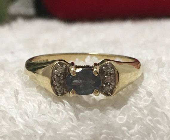 Truly Delightful ENGLISH Vintage Art Deco Style 9ct Gold  