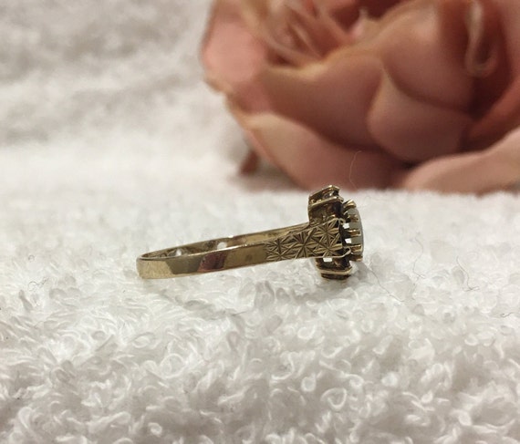 Sensational Vintage ENGLISH 9ct Gold Flower Ring-… - image 9
