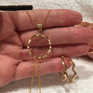 Gorgeous Vintage 18k Yellow Gold-ZIG ZAG Hoop Pendant on 45cm (17.75&quot;) 18ct Gold Chain-Matching 18k Yellow Gold-Zig Zag HOOP Earrings
