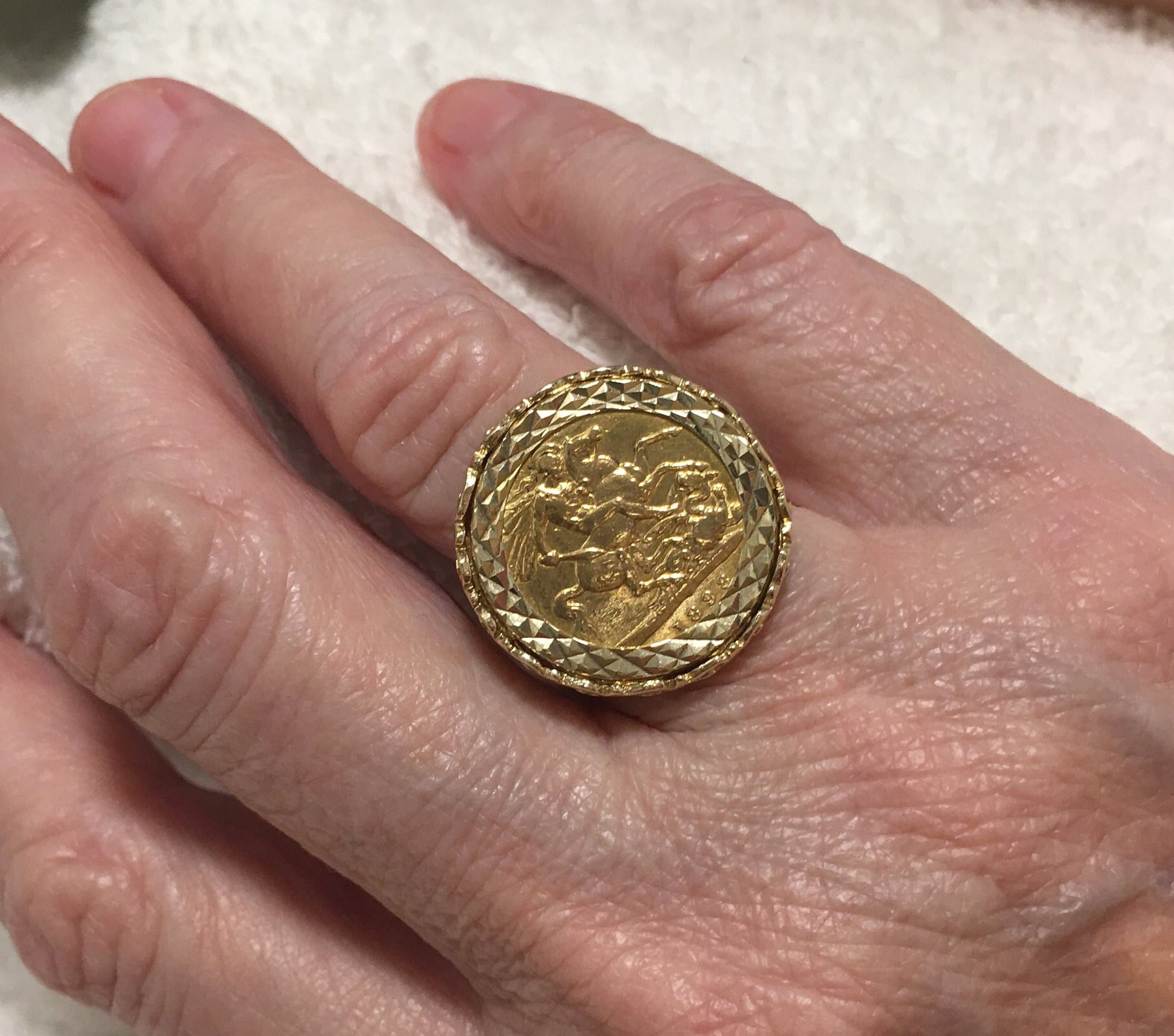 Half sovereign ring price discount