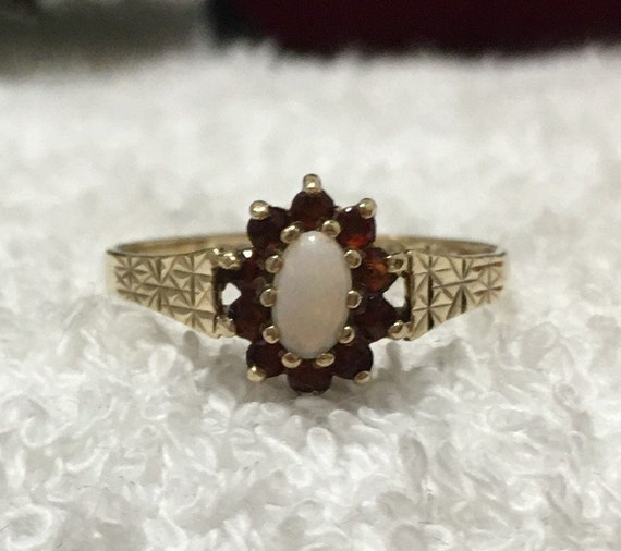 Sensational Vintage ENGLISH 9ct Gold Flower Ring-… - image 5