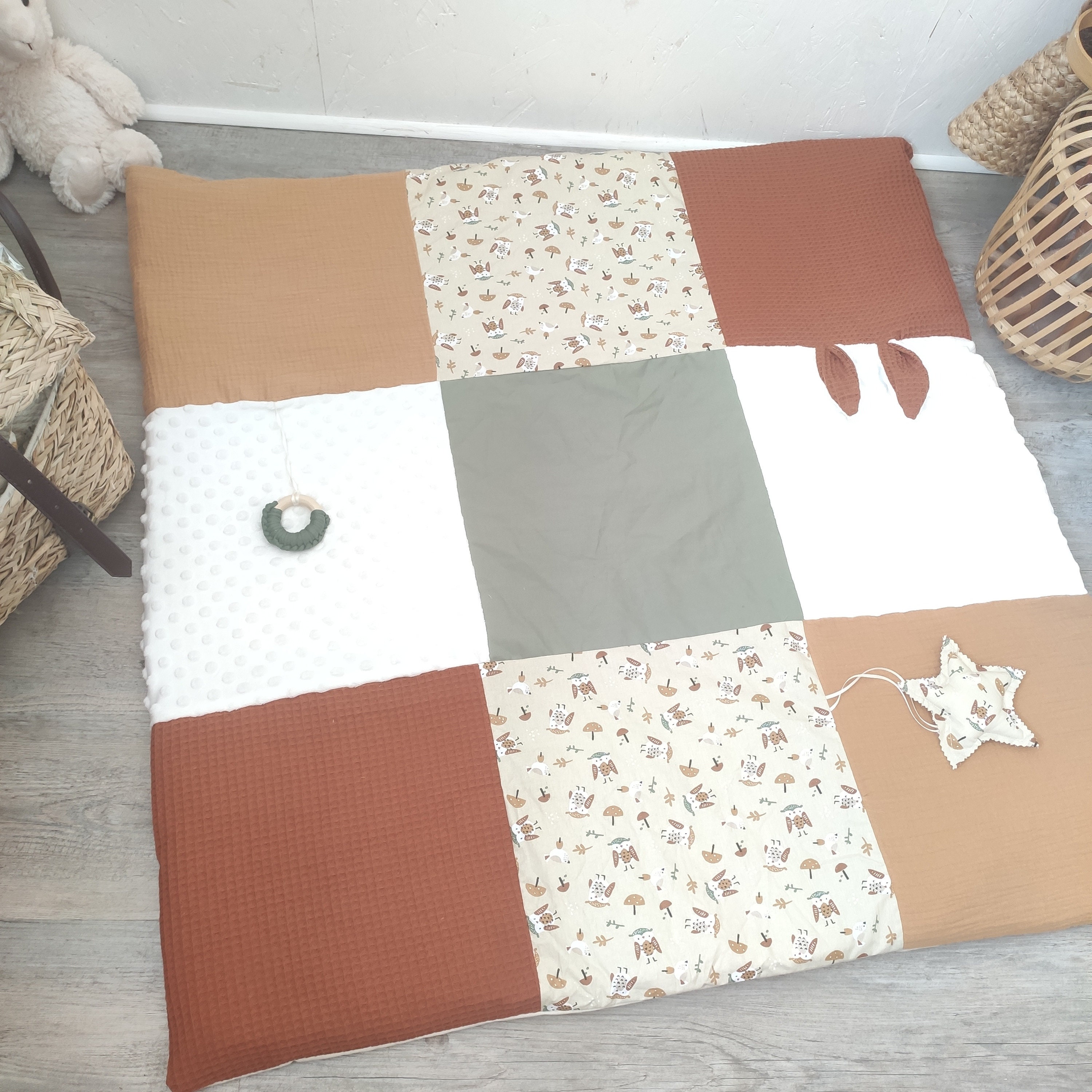 Baby activity and motor skills mat with removable autumn animal theme