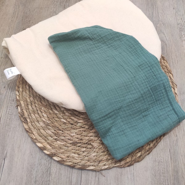 Topponcino Montessori and its emerald green double gauze cover