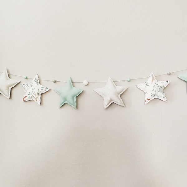 Guirlande étoiles décoration chambre de bébé thème forêt enchantée