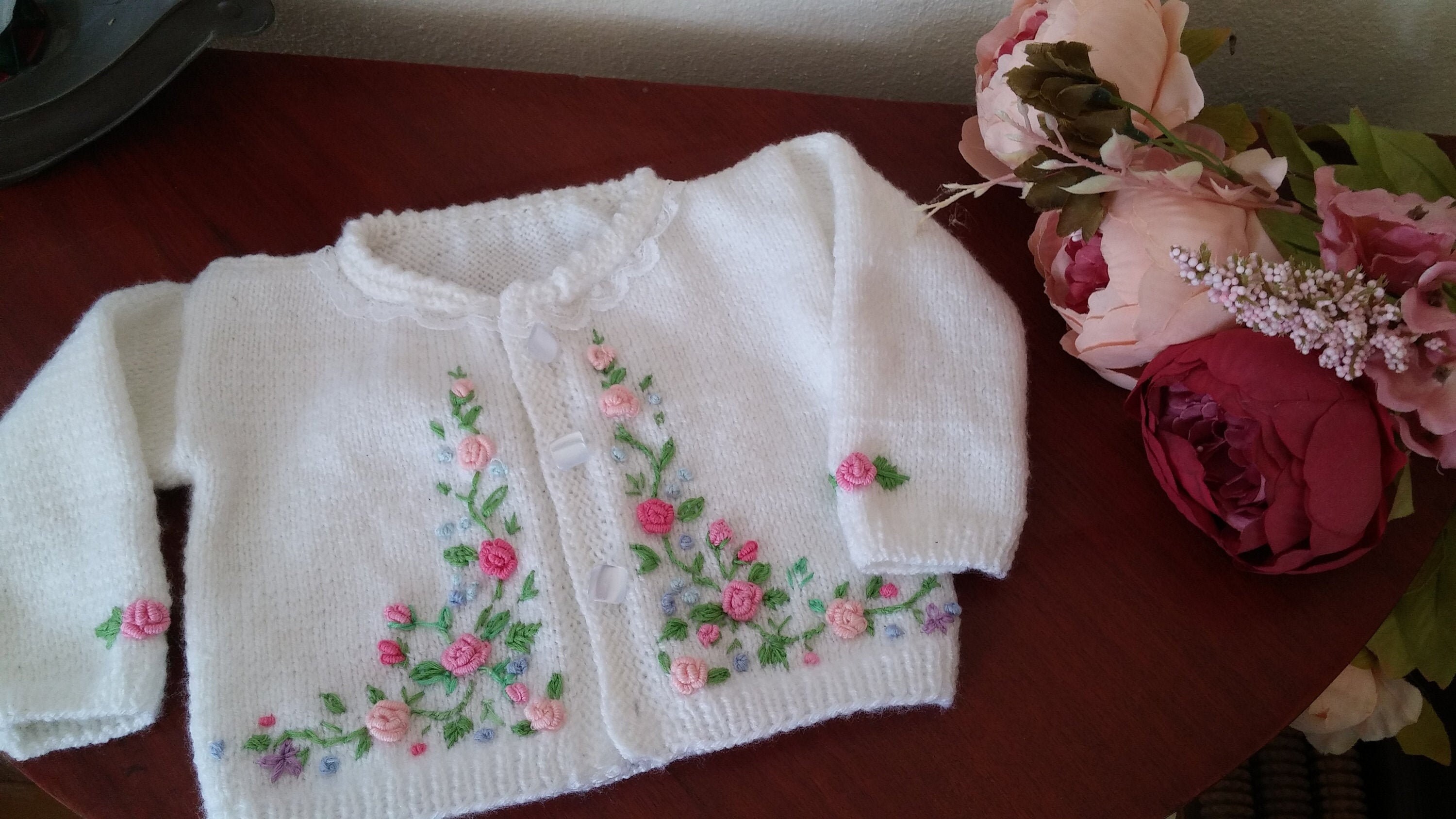 Children's knitted cardigan. With flowers. With Etsy