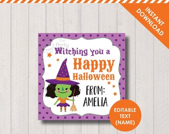 Könnte beinhalten: Quadratisches Halloween-Geschenkanhänger mit einer Cartoon-Hexen-Illustration. Der Anhänger zeigt den Text "Witching you a Happy Halloween" und "From: Amelia". Das Design umfasst einen lila Polka-Dot-Rand und orangefarbene Akzente.