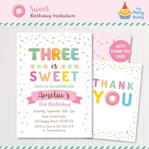 Three is Sweet Invitation Imprimable | Saupoudrer Candy Donut 3ème anniversaire Girls Party | | de la carte de remerciement PDF numérique d’invitation PERSONNALISÉ