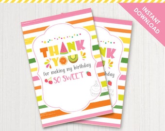 Könnte beinhalten: Zwei rosa-weiß gestreifte Dankeskarten mit einem Frucht-Motiv. Der Text auf der Karte lautet "Vielen Dank, dass du meinen Geburtstag so süß gemacht hast".