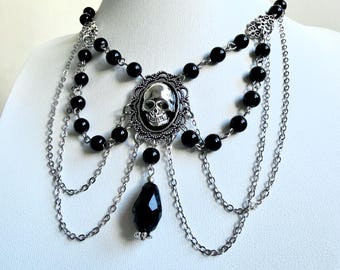 Collana Gotica Elegante  con Cammeo con Teschio e perline in Agata Nera, Girocollo in stile Victorian Goth, Vampire core