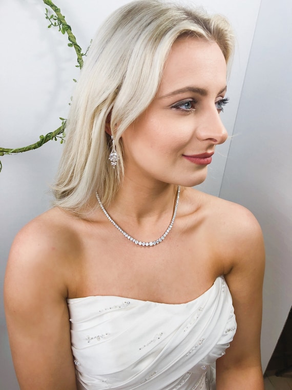 Necklace for deals wedding dress
