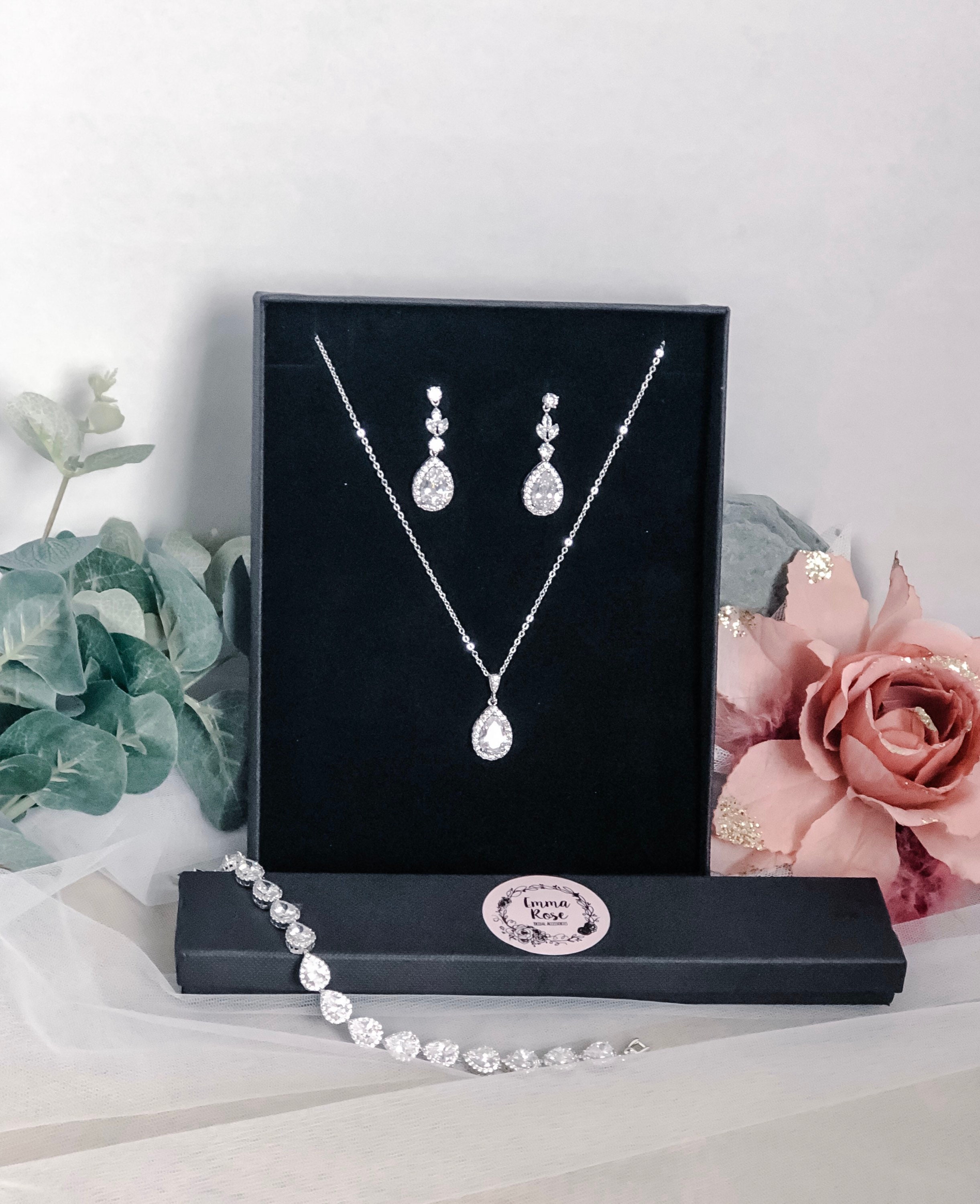 Lovisa hotsell swarovski necklace