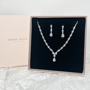 Bridal Jewellery Set, Crystal Jewellery Set, Drop earrings,Full necklace and bracelet set, Wedding Jewellery image 8