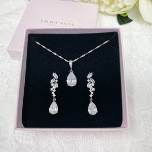 Delicato set di gioielli da sposa in cristallo a goccia - Orecchini pendenti e pendenti - Gioielli di cristallo - Gioielli da sposa in argento - Sposa - Occasione