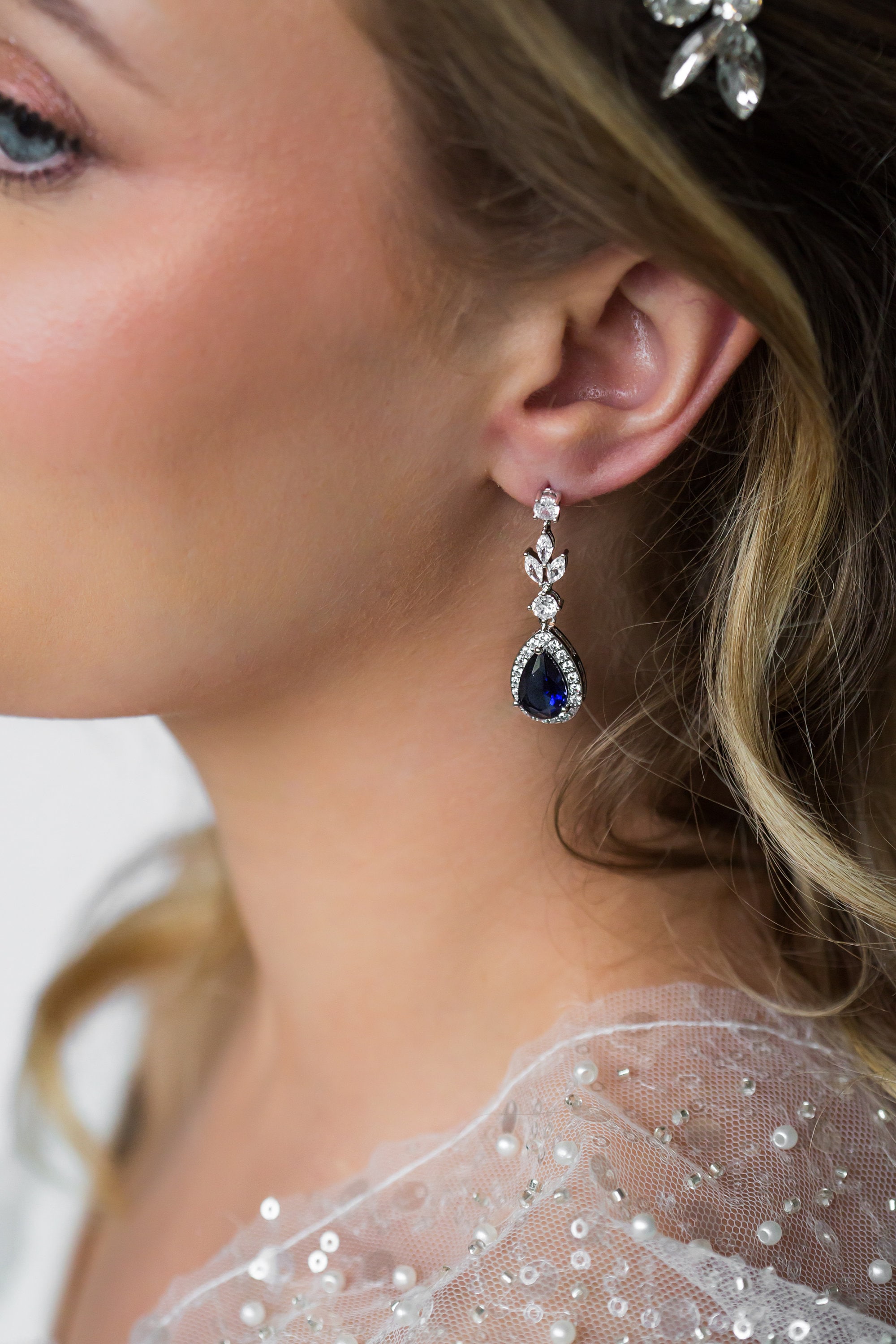 CWWZircons Orecchini a goccia con nappe lunghe blu chiaro