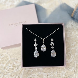 Crystal teardrop pear necklace and earring set cubic zirocnia, Simulated Diamond