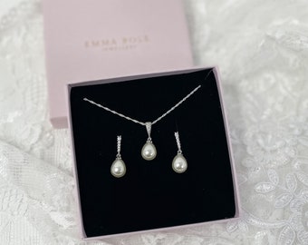 Small Delicate Teardrop Pearl Bridal Jewellery, Pearl Wedding Jewellery, Earrings Necklace Set, Crystal and Pearl