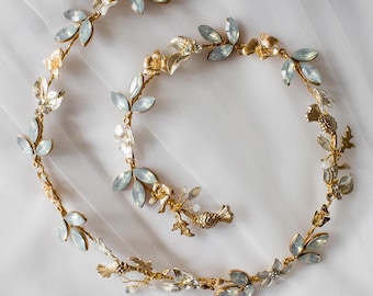 Diadema nupcial de cardo dorado y ópalo