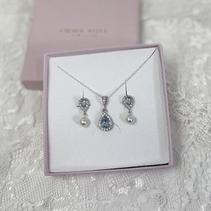 Kleine zarte hellblau Teardrop und Perle Brautschmuck, Perle Hochzeit Schmuck, Ohrringe Halskette Set, Kristall und Perle