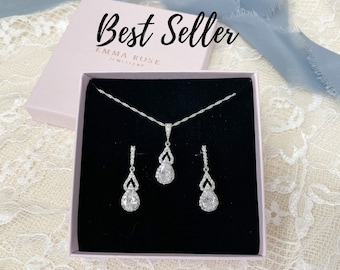 Delicate Teardrop Bridal Jewellery Set, Drop Earring and Pendant, Crystal Jewellery, Silver Wedding Jewellery