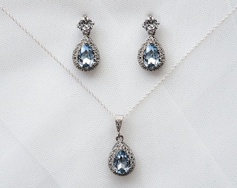 Petit ensemble délicat de bijoux de mariée en saphir bleu clair, bijoux de mariage, ensemble de pendentifs de boucles d’oreilles pendantes, aigue-marine / topaze / cristal bleu ciel