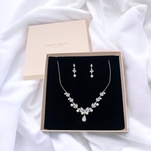 Bridal Jewellery Set | Crystal and Pearl Jewellery Set | Drop earrings | Full necklace and bracelet set | Wedding Jewellery | Gift