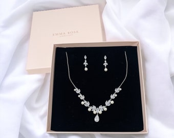 Bridal Jewellery Set, Crystal and Pearl Jewellery Set, Drop earrings,Full necklace and bracelet set, Wedding Jewellery