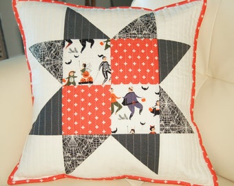 Funda de almohada acolchada de Halloween: Decoración familiar divertida (18 x 18)