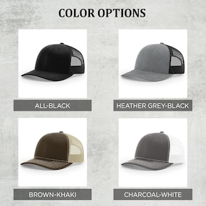 K&ouml;nnte beinhalten: Eine Auswahl an Trucker-Caps in verschiedenen Farbkombinationen. Die Caps umfassen die Optionen All-Black, Heather Grey-Black, Brown-Khaki und Charcoal-White. Jede Cap hat einen Mesh-R&uuml;cken und einen gebogenen Schirm. Der Text "COLOR OPTIONS" steht oben.