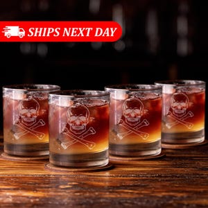 Skull Whiskey Glasses-Whiskey Glasses-Halloween Gift Ideas For Men-Halloween Gift For Him-Skull Whiskey Set-Skull Whiskey Glass-Skulls