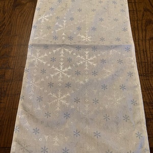 NEW Diamond Snowflakes and Foil Linen Table Runner, Various Lengths, Christmas Winter,