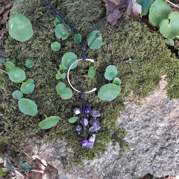 Collier long sautoir lune ethnique, celtique, elfique, bohéme, pierre naturelle, idée cadeau, violet, chakra couronne,