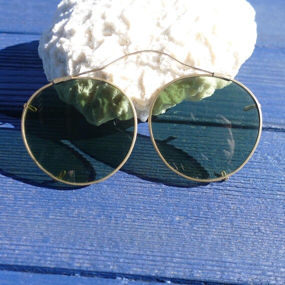 Vintage Round Green Clip on Sunglasses Gold Tone Frames  display picture 1