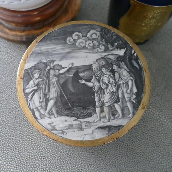 Vintage Gold Leaf Round Box Italian Jewelry Trinket Box Decoupage Lid