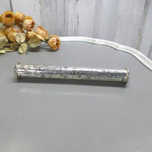 Support vintage en argent pour certificat de naissance de bébé