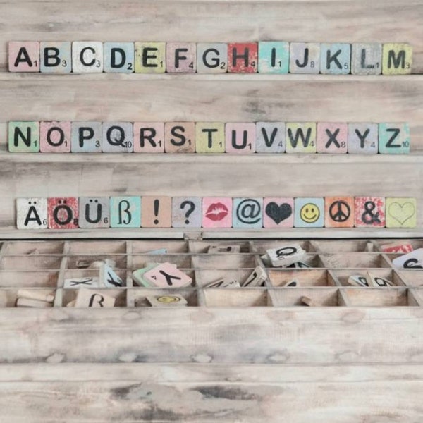 Wunderschönes Set:  6 Buchstaben/Zeichen + passender Aufsteller Boho-Vintage Style, DIY, Scrabble