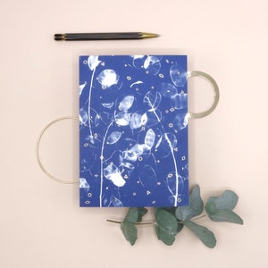 Wenskaart Eerlijkheid - Cyanotype ontwerp - Gouden folie afwerking - FSC papier - blauw - analoge fotografie - stationair - envelop