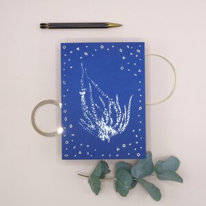 Wenskaart Hey Heather - Cyanotype ontwerp - Gouden folie afwerking - FSC papier - blauw - analoge fotografie - stationair - envelop