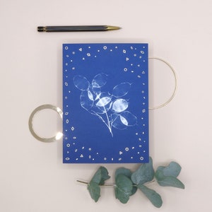 Wenskaart Eerlijkheid - Cyanotype ontwerp - Gouden folie afwerking - FSC papier - blauw - analoge fotografie - stationair - envelop
