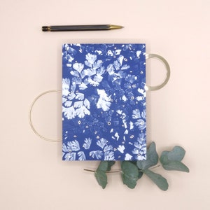 Wenskaart A Thousand Thoughts - Cyanotype ontwerp - Gouden folie afwerking - FSC papier - blauw - analoge fotografie - stationaire - envelop