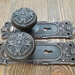 Door Knobs, Dummy Door Knobs, Antique Cast Iron Chicago Flanders Gothic Design Knobs and Door Plates, Set of 2 Each with Screws, ca 1930