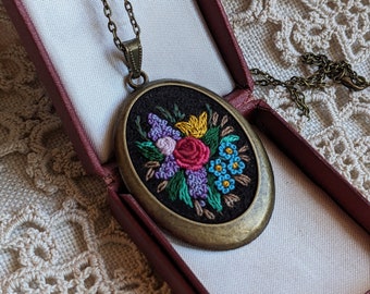 Flower embroidery necklace, embroidered pendant, Mother's Day gift,Forget Me Not Necklace, embroidered lilac pendant, Needlework Jewelry ,