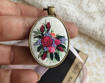Embroidered roses necklace, bridesmaid gift, Pendant Cameo, Purple, Vintage style, Romantic Gift for her, Antique Needlework, Bronze tone,