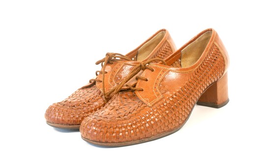 Vintage mod brown leather lace up shoes