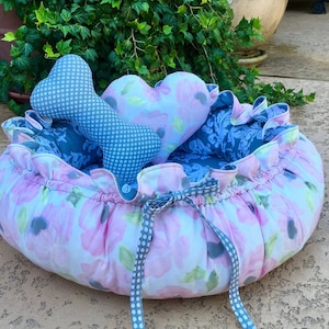 Reversible Drawstring-Style Dog Bed with Memory Foam Cushion and Decorative Pillows, Small Dog Bed, Adjustable Dog Bed, Pet Bed, Cat Bed