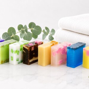 Confezione regalo di saponi vegani artigianali / Scegli tra 3, 5 o 8 saponette / Regalo senza plastica 8 soaps