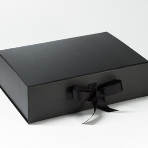 Große schwarze Erinnerungsbox: Luxuriöse Erinnerungsbox mit Schleife
